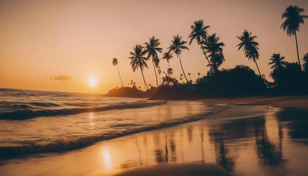 golden hour at tunnels beach