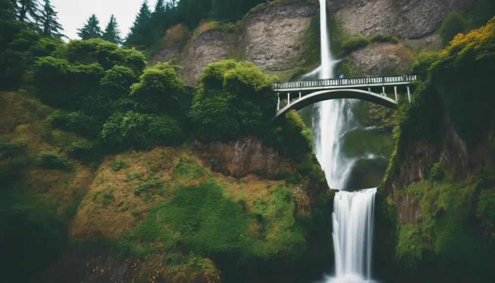 iconic oregon waterfall hike
